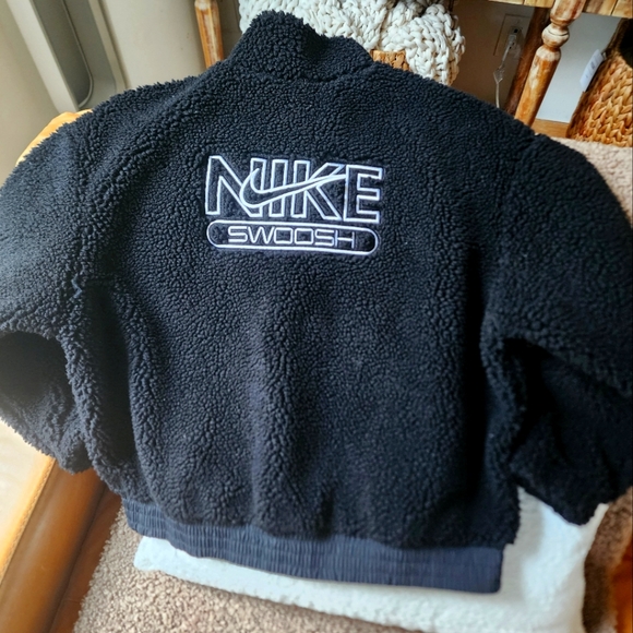 Nike sherpa jacket - Picture 2 of 3